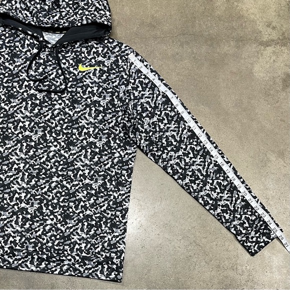 Nike Therma Fit Monochrome Camo Camouflage Swoosh Sweatshirt Hoodie - Picture 7 of 9